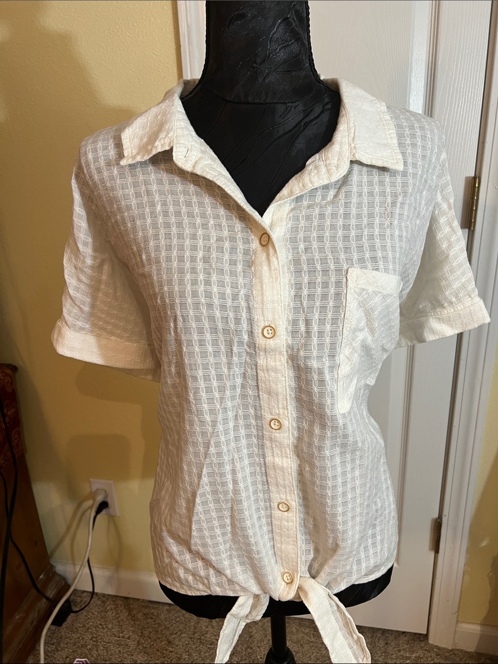 Sanctuary Ivory Textured Tie-Front Button Down Shirt